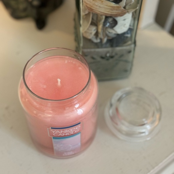 Yankee Candle Pink Sands 22oz Glass Jar with Lid - Picture 2 of 5